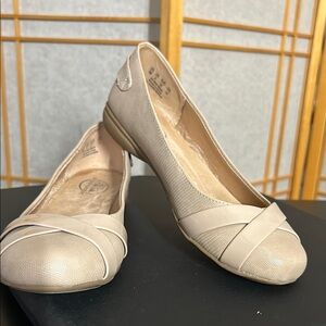 Elegant Beige Women's Shoes